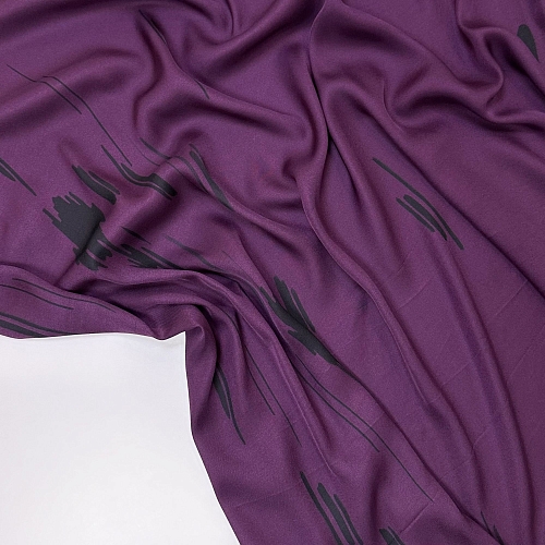 Плательная вискоза шелковистая Штрихи на тёмно-фиолетовом 53600