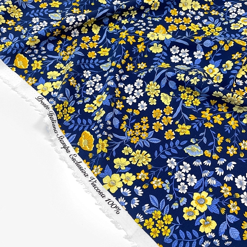 Плательная вискоза Жёлтые цветочки на тёмно-синем 52822